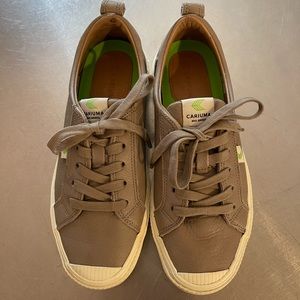 Cariuma Taupe Leather Premium Oca Low, women’s size 7.5/men’s size 6.